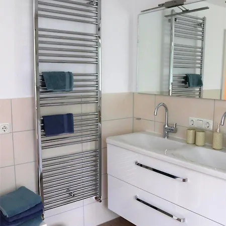 Schoene Vor Den Toren Pullman Citys Drei *